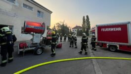 Brand in Abfallentsorgungsbetrieb / Foto: Presseteam d. FF Wr. Neustadt