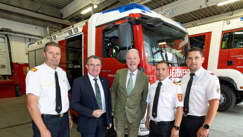 Sonderunterstützung für Ankauf eines Feuerwehrautos / Foto: Stadt Wiener Neustadt/Weller