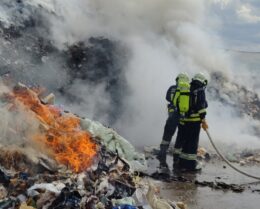 Großbrand in der Wiener Neustädter Müllverarbeitungsanlage / Foto: Presseteam d. FF Wr. Neustadt